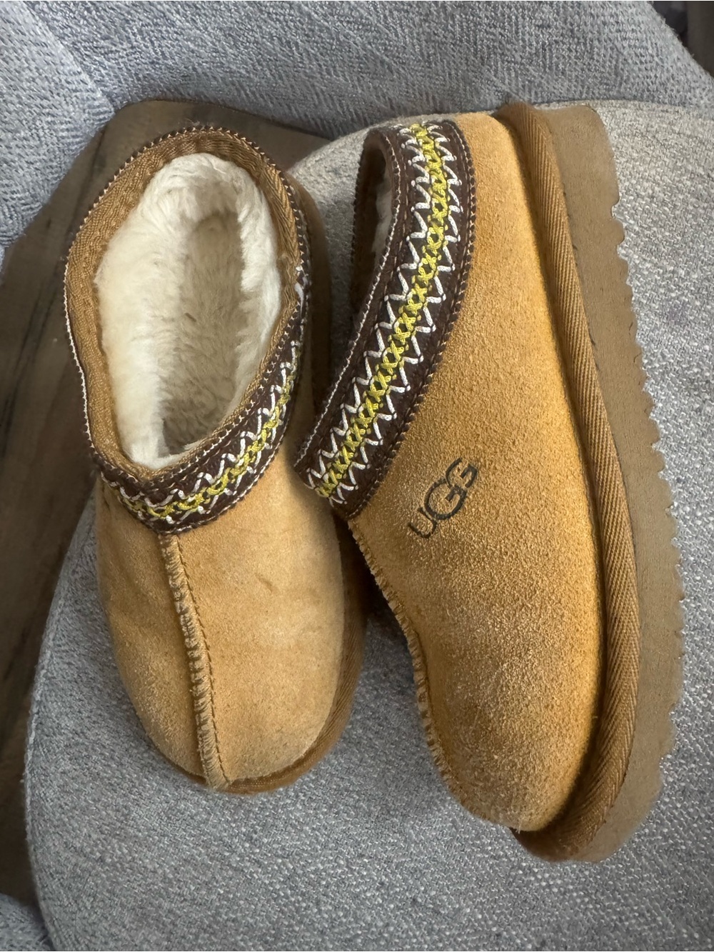 UGG Kids Chestnut/Tan Suede Shearling-Lined Slippers